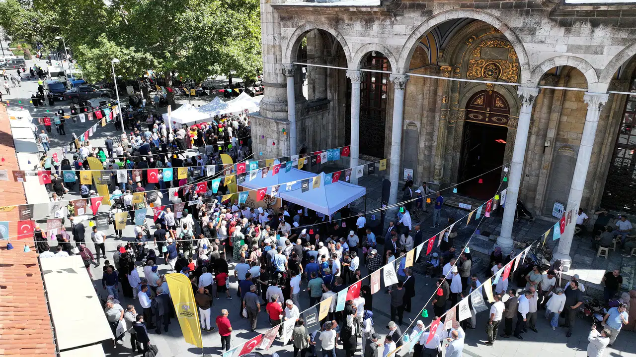 Konya'da ucuz alışveriş festivali başladı: Bedesten'e ziyaretçi akını