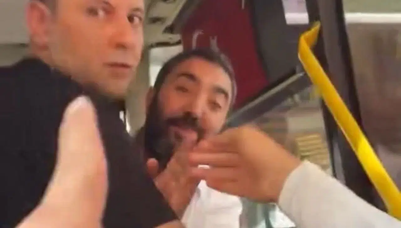 Bu da çocuk önünde karekod kavgası: İETT otobüsünde birbirine girdiler