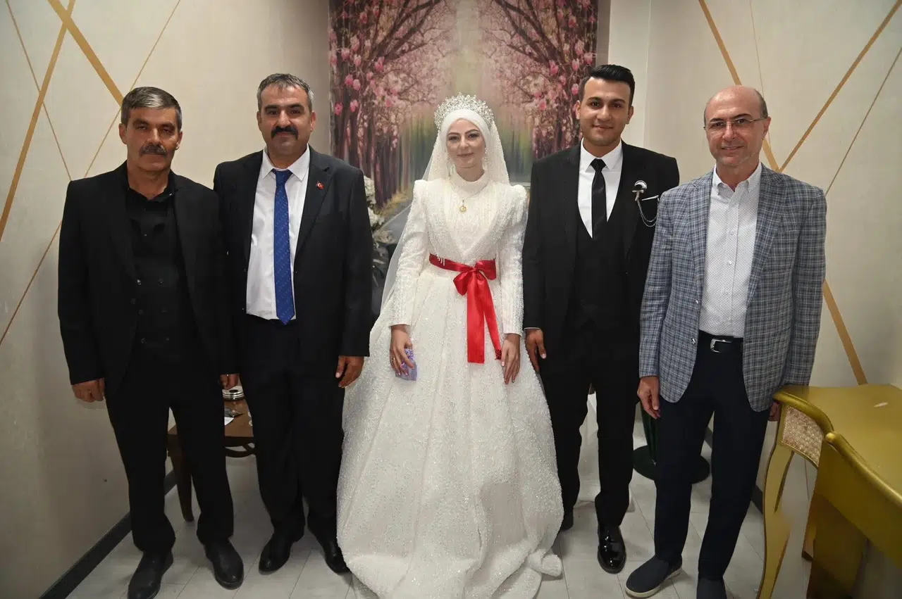 Konya’nın sevilen muhtarı Veli Başar oğlunu evlendirdi