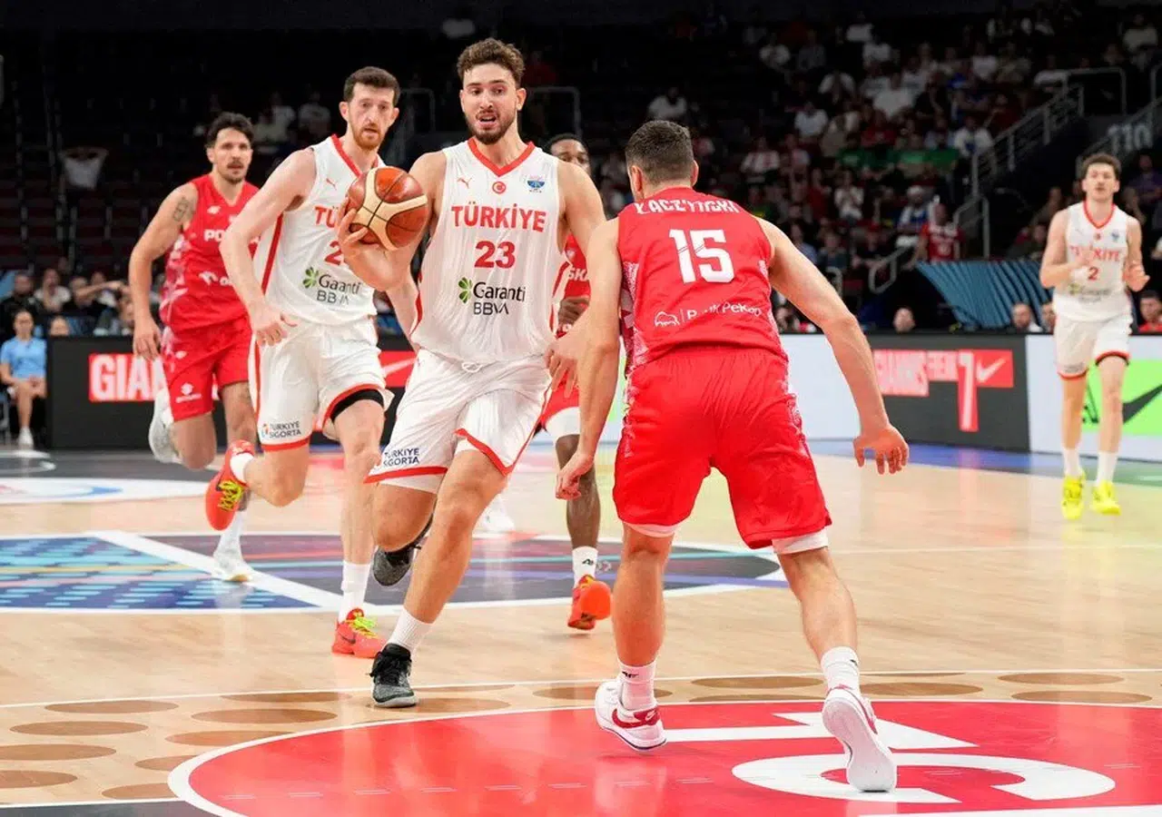 12 Dev Adam tarih yazdı: Milliler, EuroBasket'te yarı finalde!
