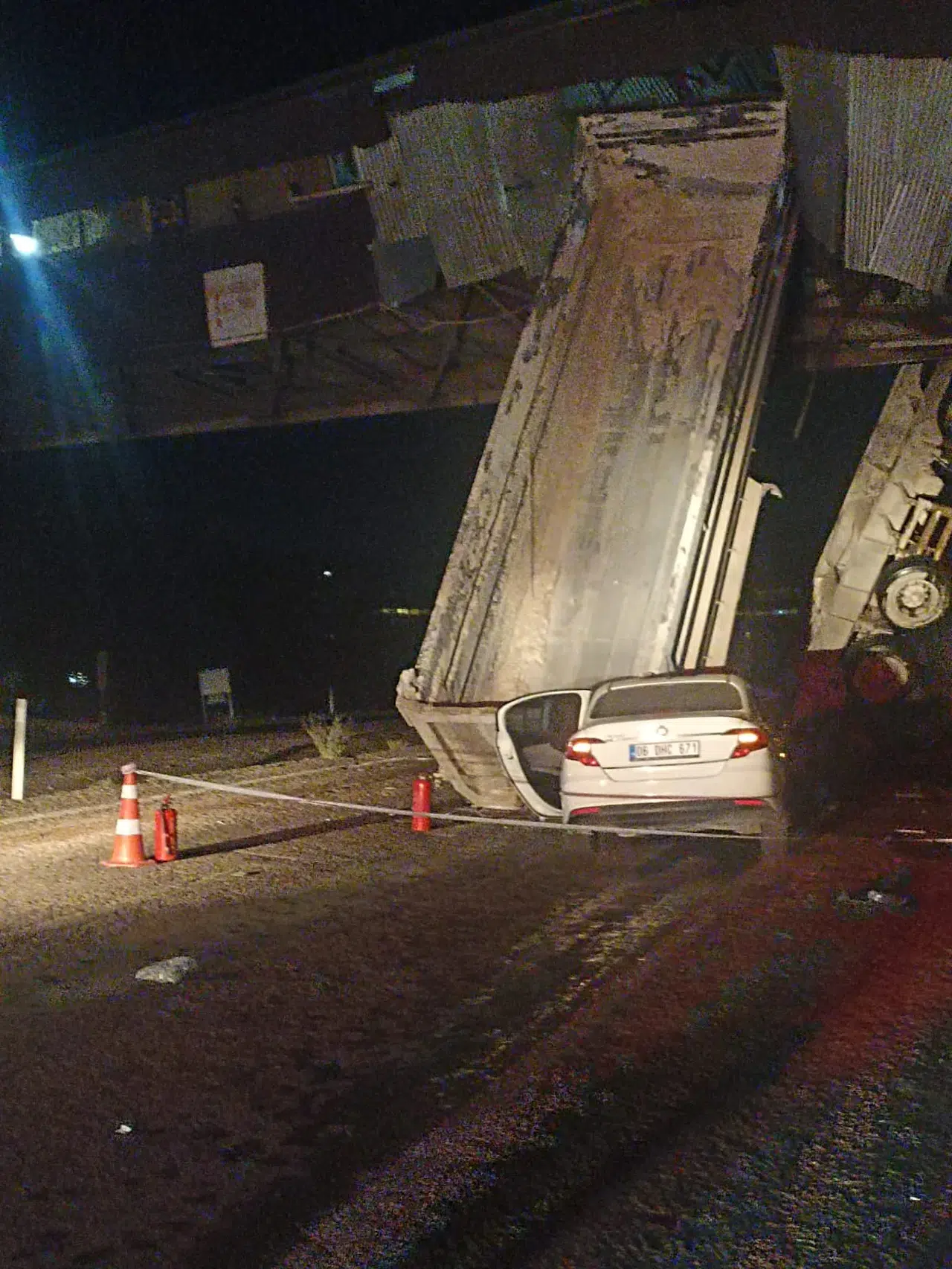Bu korkunç manzarada 1 kişi öldü 3 yaralı var