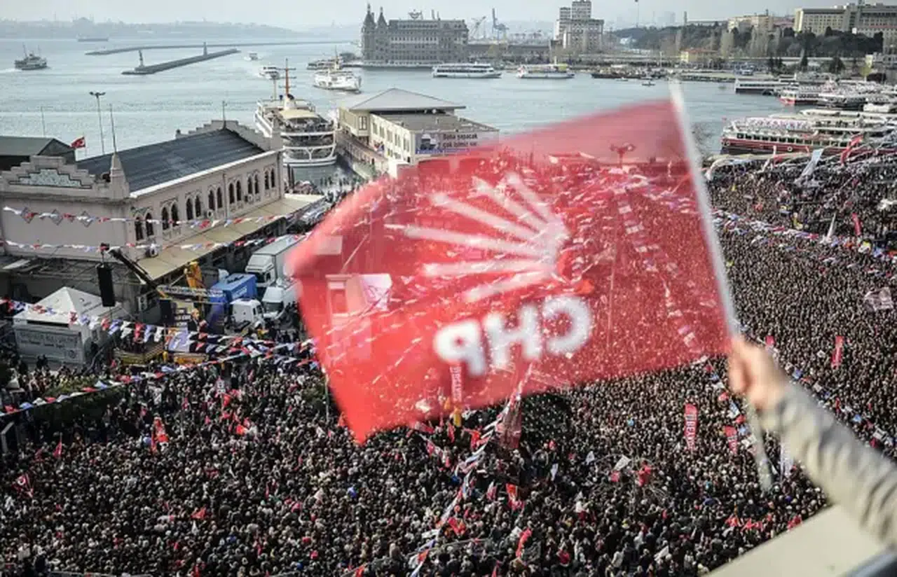 CHP'nin kurultay iptali davası ertelendi