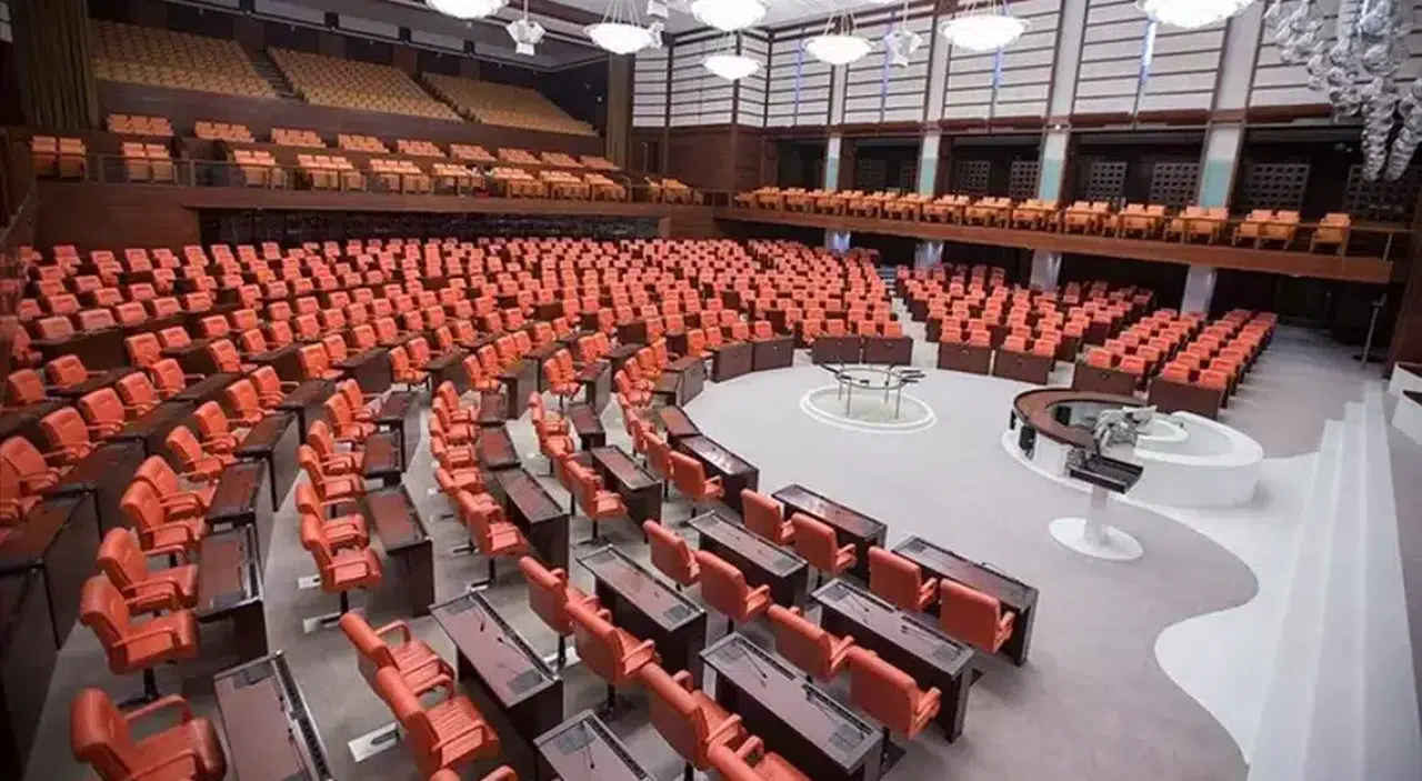 İstanbul'a kayyum ataması: CHP'de Meclisten çekilme gündemde