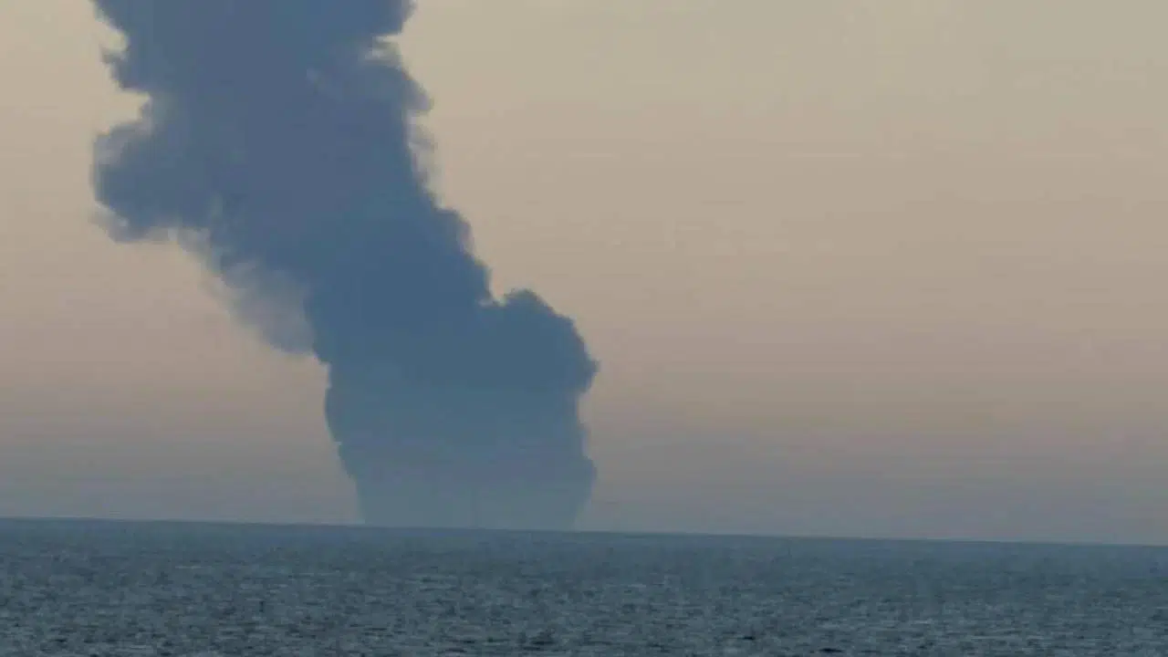 İzmi açıklarında Rus tankerinde patlama: Geminin batma riski var