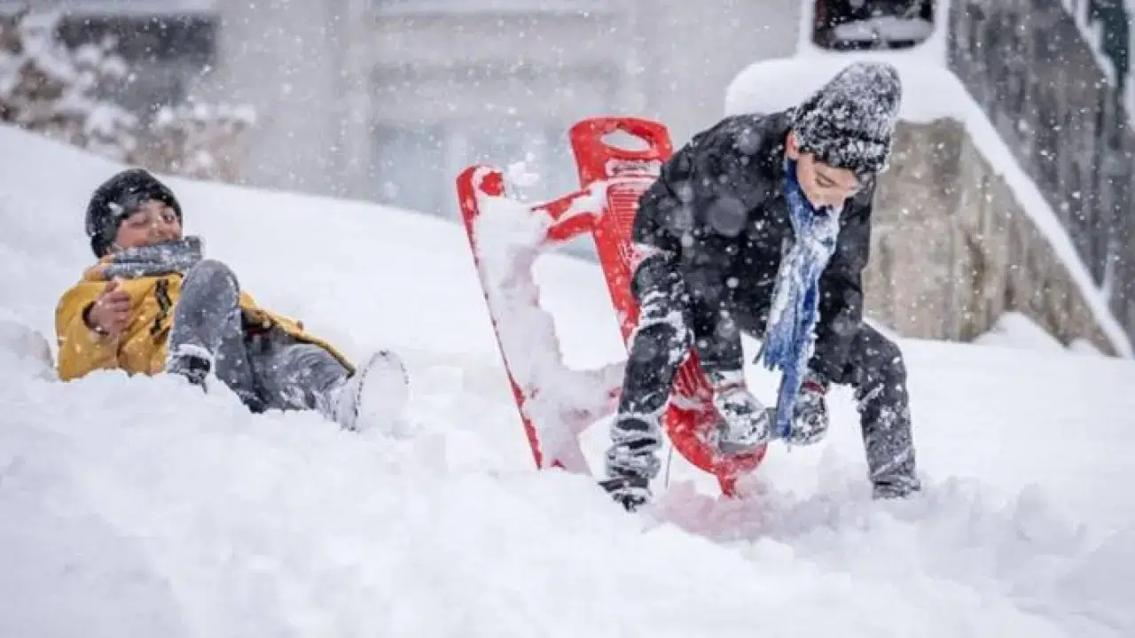 Eğitime kar engeli: 31 ilde kar tatili