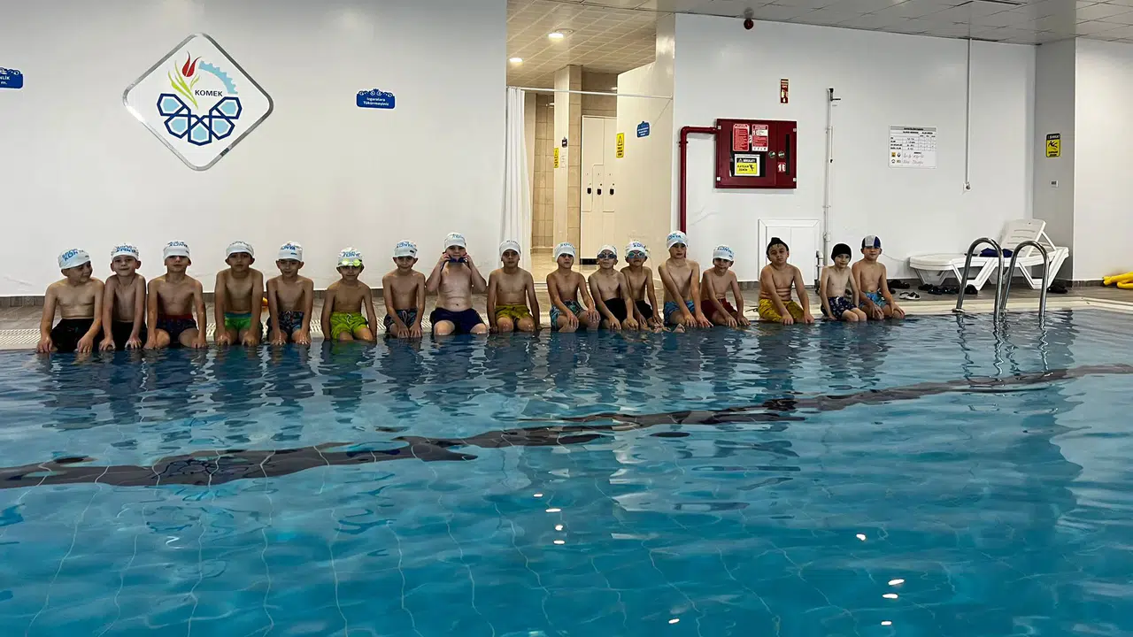 Konya'da 15 bini aşkın çocuk öğreniyor: İlçelerde yüzme eğitimi başladı