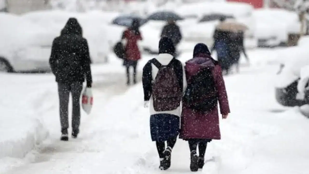 Eğitime kar engeli: Pazartesi günü çok sayıda ilde okullar tatil edildi