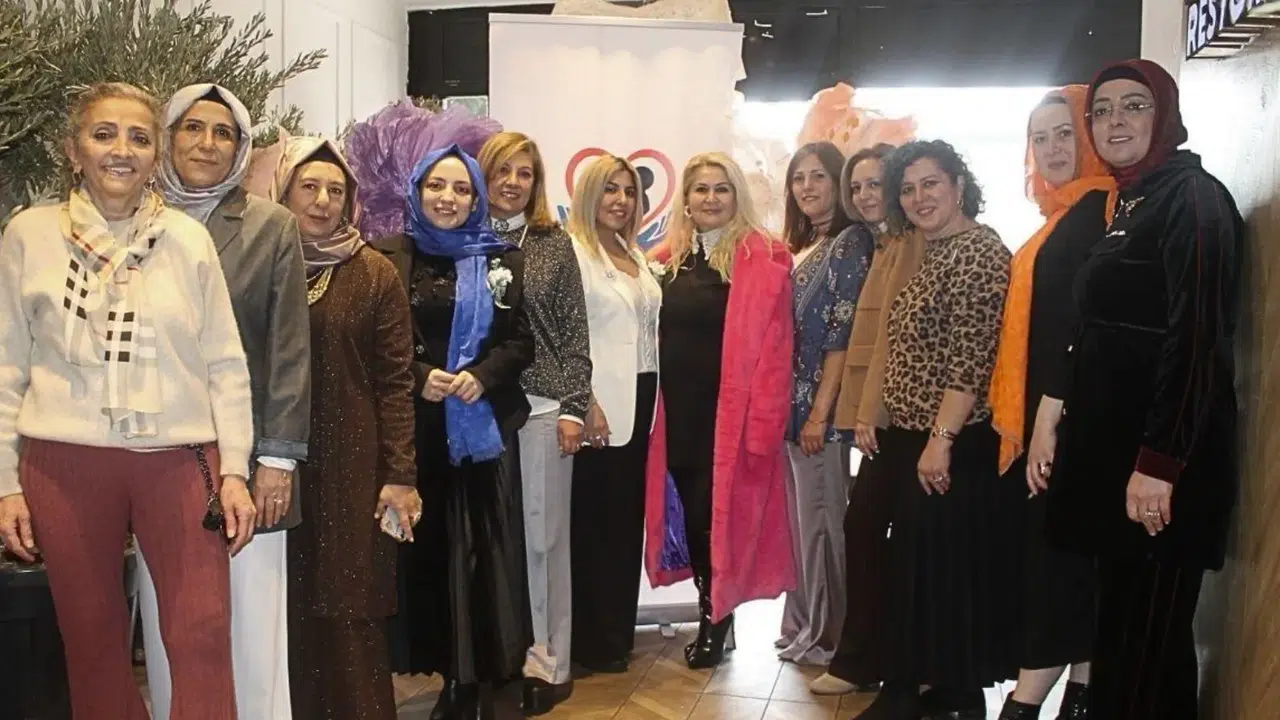 Konya’da yüzlerce gönüllü çocukların kalbine dokunuyor