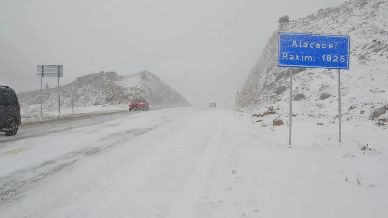 1825 metre rakımlı Alacabel'de durum giderek ağırlaşıyor
