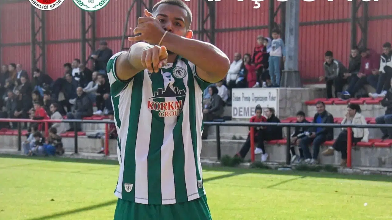 Konyaspor, genç yıldız ile profesyonel sözleşme imzaladı