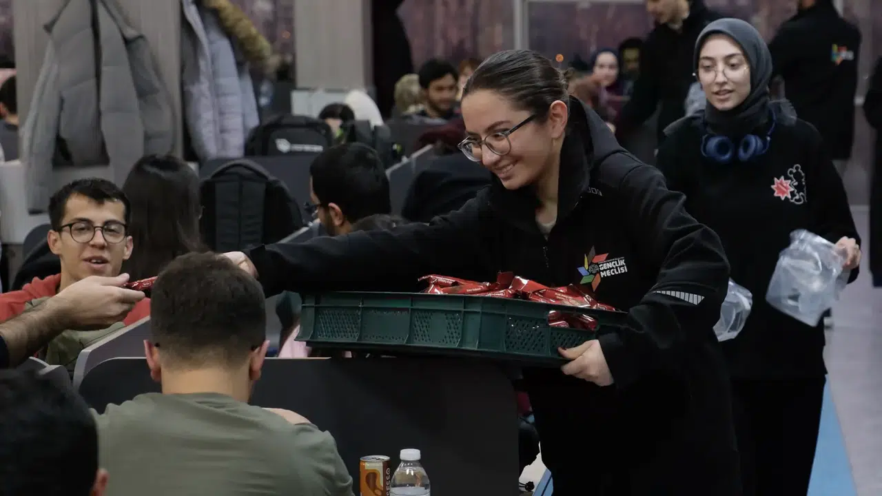 Konya'da öğrencilere final haftasında tatlı bir destek geldi