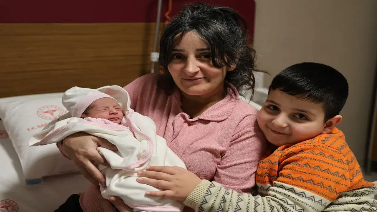 Yeni yılın ilk dakikalarında 4 bebek dünyaya geldi