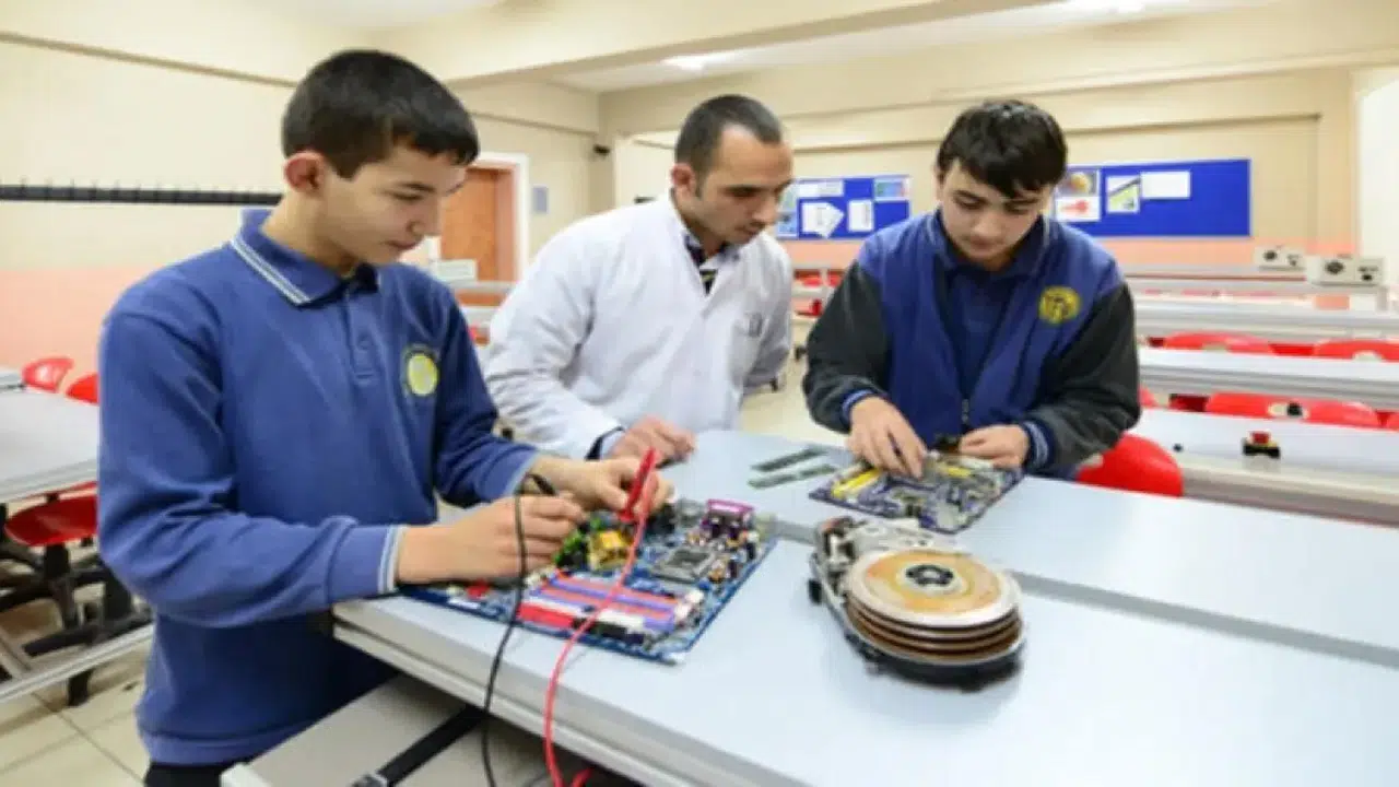 Konya'da meslek lisesi mezunları için yeni dönem: Dev işbirliğinde imzalar atıldı