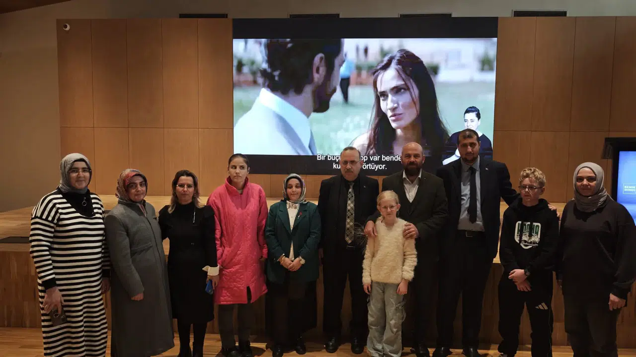 Konya’da farkındalık etkinliği: Ailecek Şaşkınız gösterime girdi