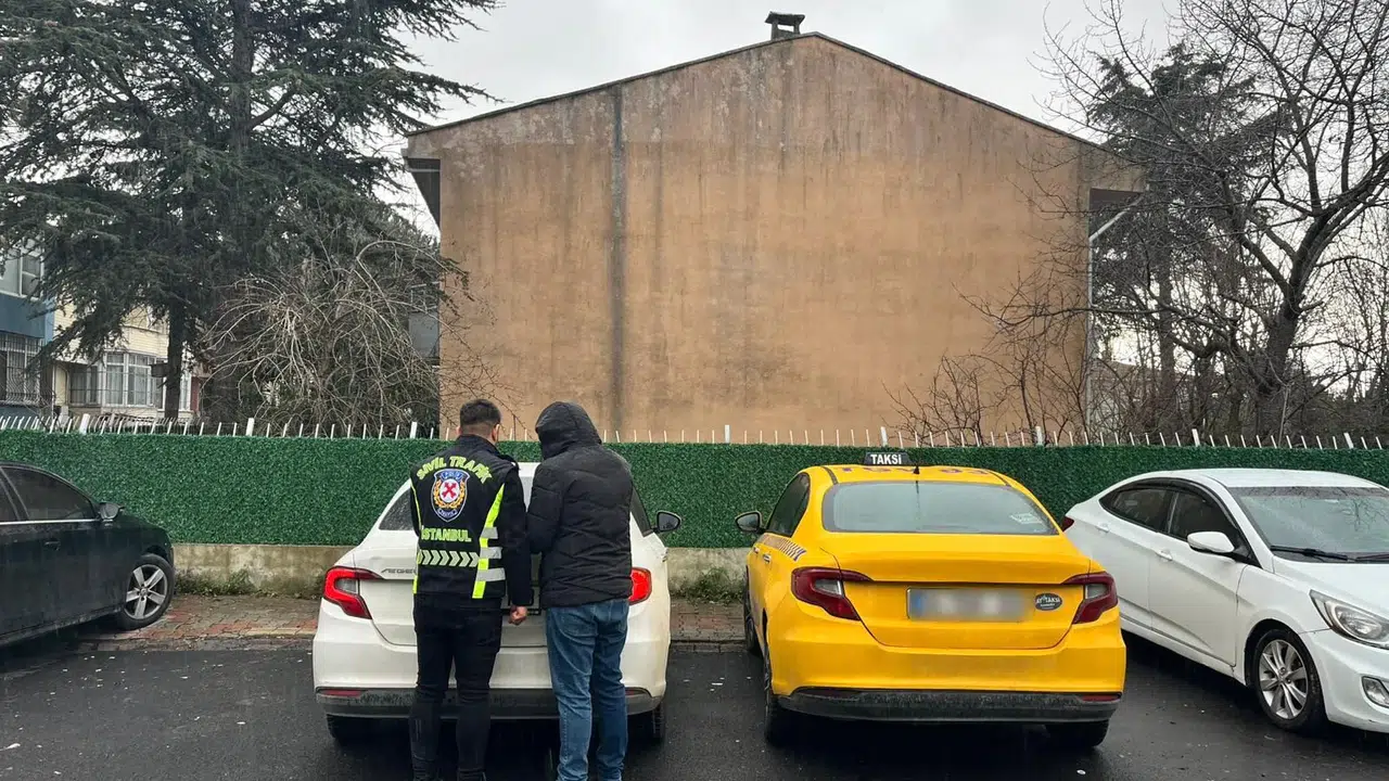 Yolcu seçtiği iddia edilen taksi şoförü trafikten men edildi