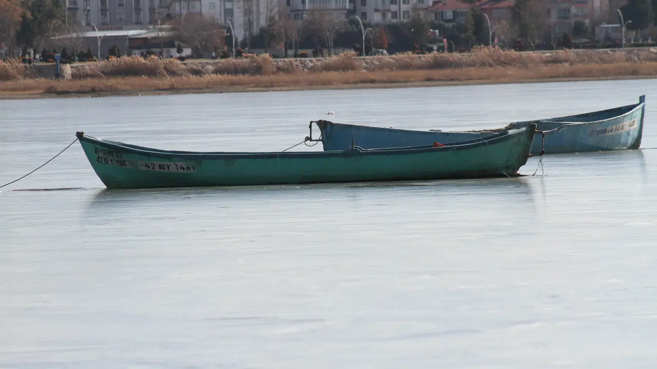 Konya'da şiddetli soğuklar: Ülkenin en büyüklerinden Beyşehir Gölü dondu