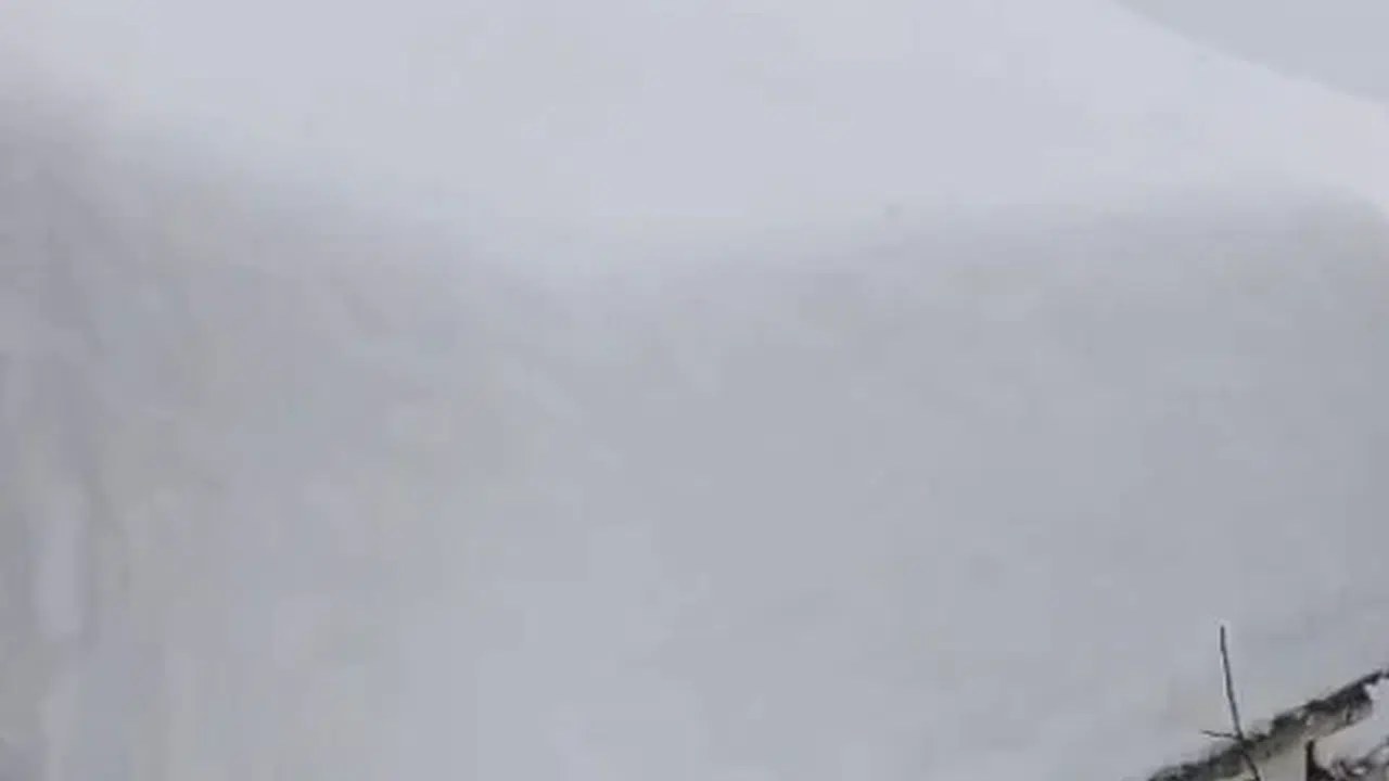 Öyle bir kar yağdı ki:  Evimi yıkılacak  videosu çekip yardım istediler