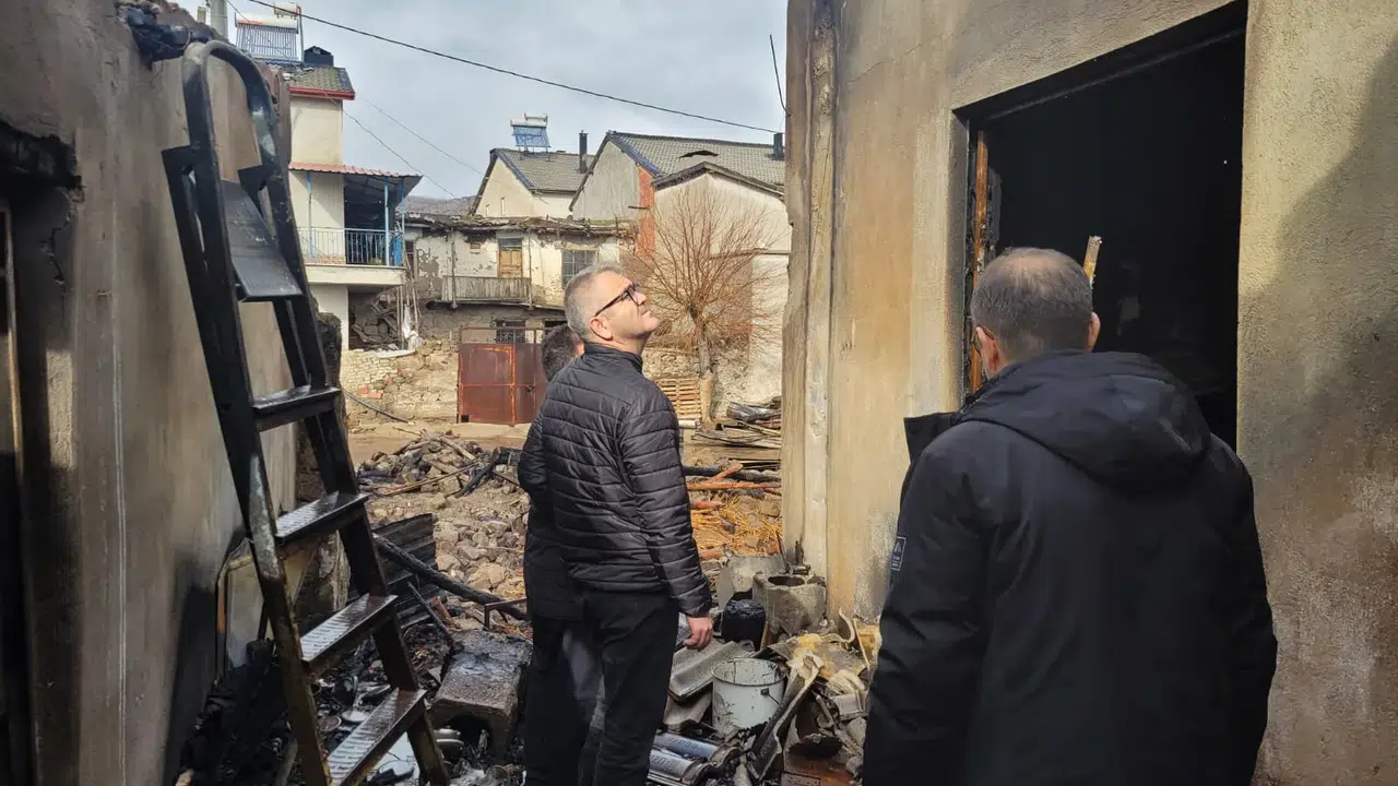 Konya'da evi yanan aileye başkandan söz: Ne gerekiyorsa yapacağız