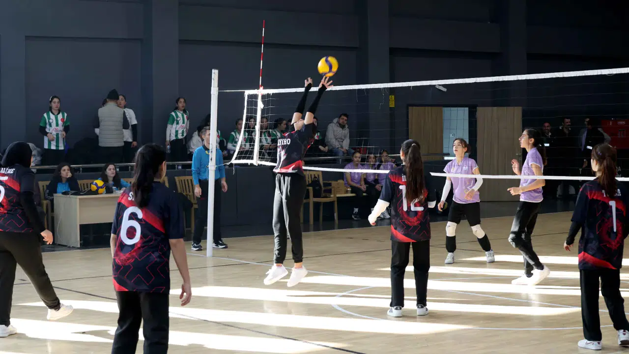 Karatay'ın okulları filede boy gösterdi: Turnuvada büyük heyecan