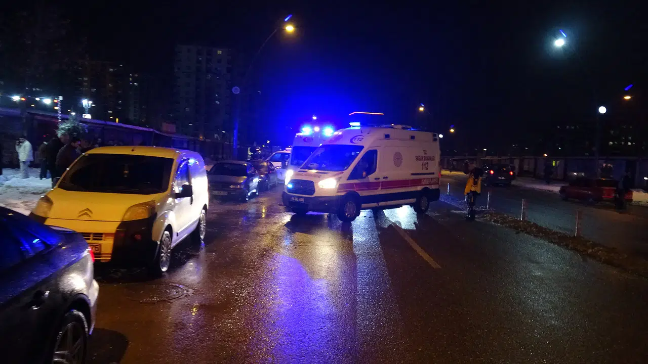 Husumetliler birbirine girdi! Ortalık savaş alanına döndü yaralılar var