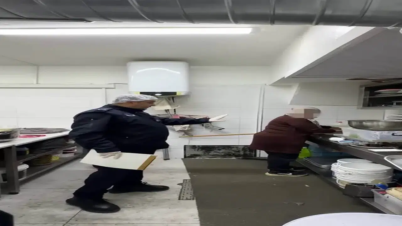 Zabıtanın pastane denetimi sırasında: Orada paspas yıkadı