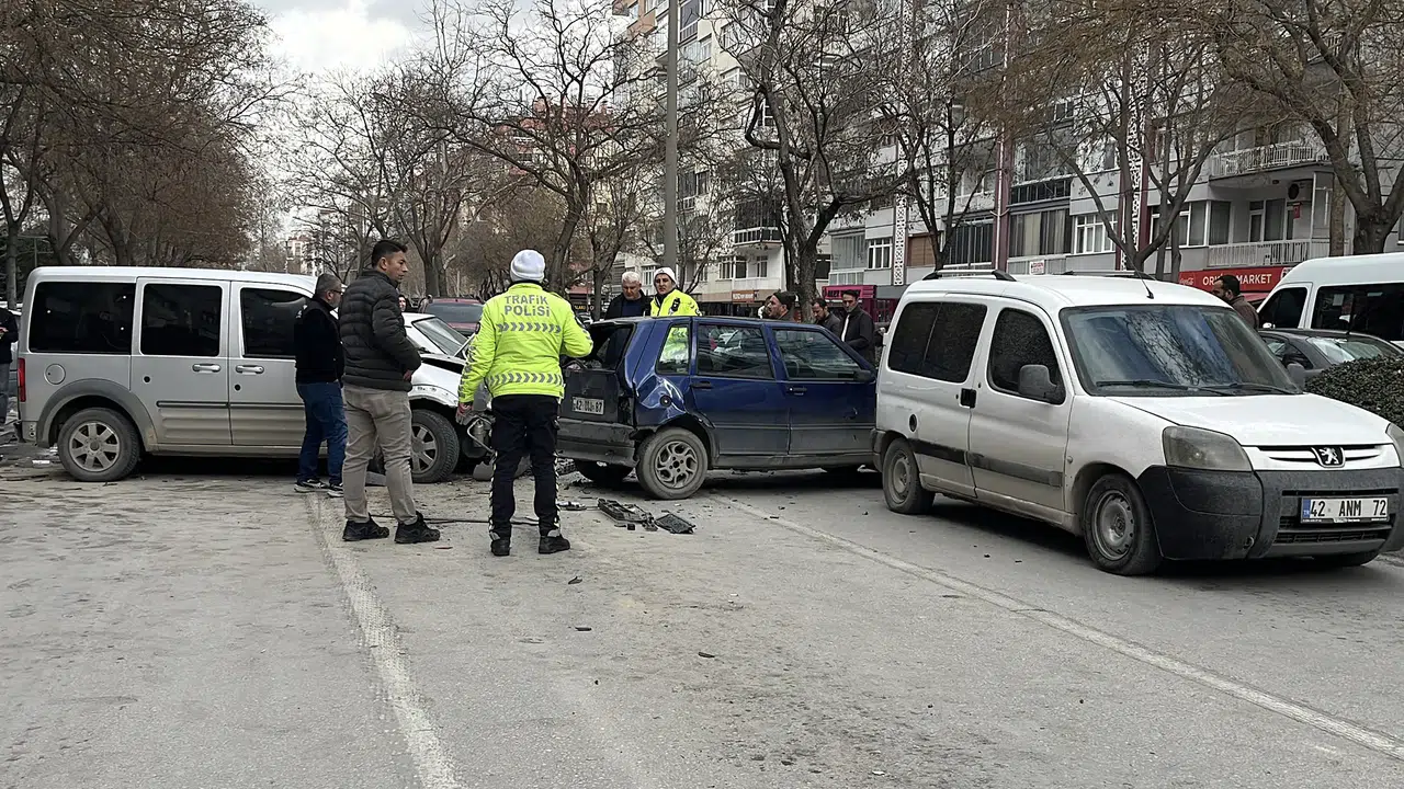 Konya'nın merkezinde facia yaşandı! 8 araç kazaya karıştı