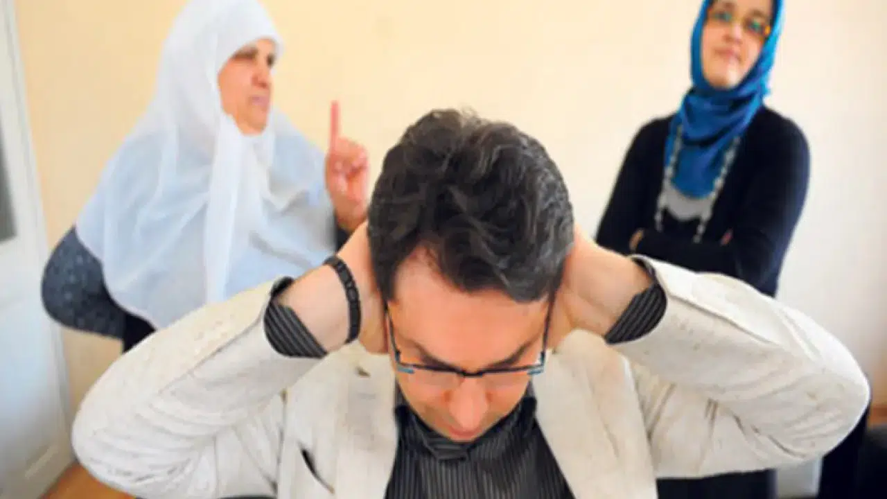 Evli çiftlere karışan  kaynana  boşanma sebebi sayılabiliyor