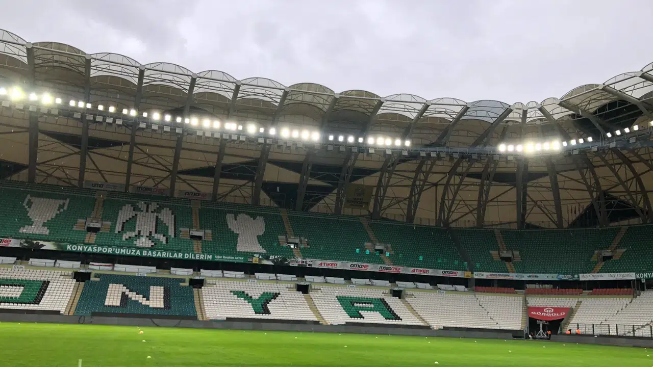 Konyaspor'un stadyumunda aydınlatma sistemleri yenileniyor