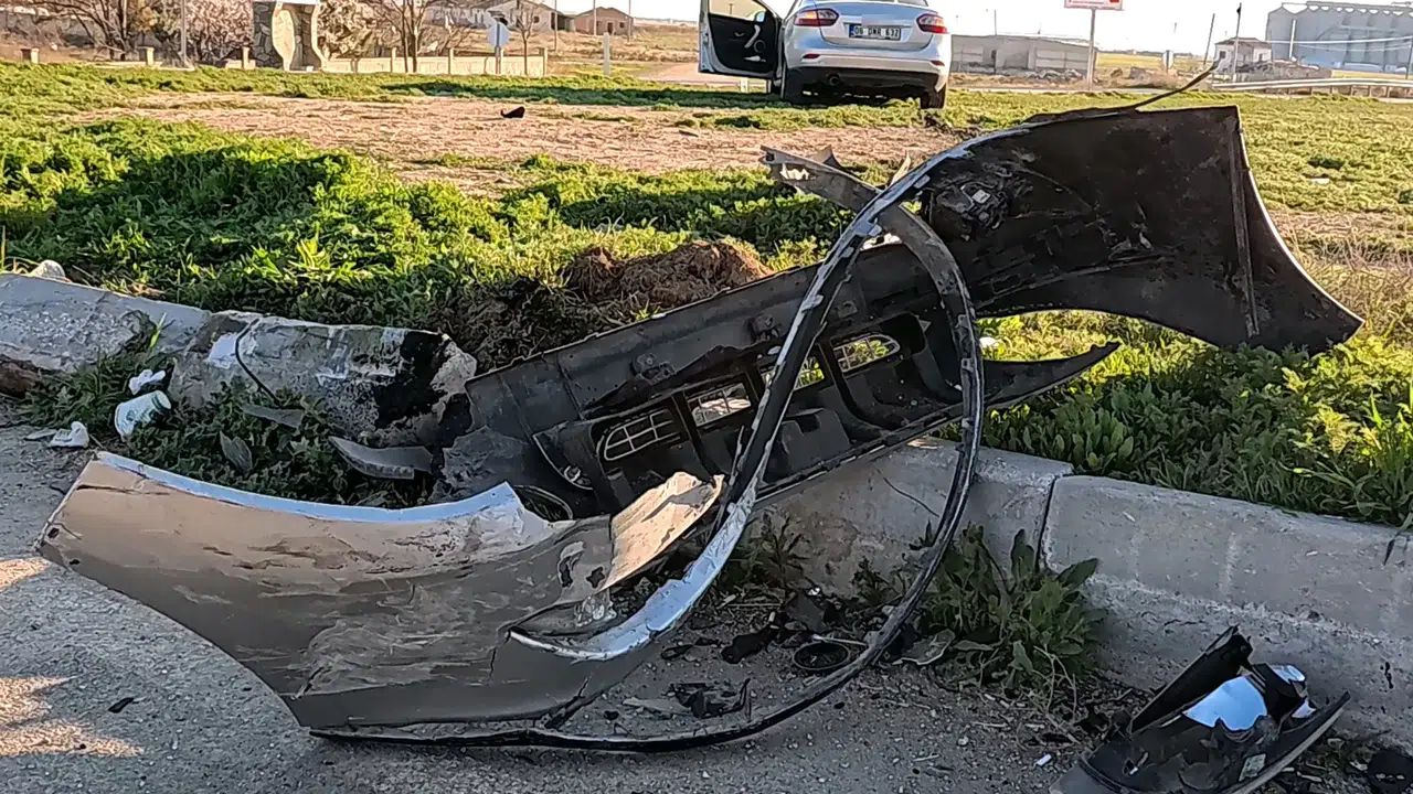 Konya yolunda feci kaza: 2 sürücü yaralandı