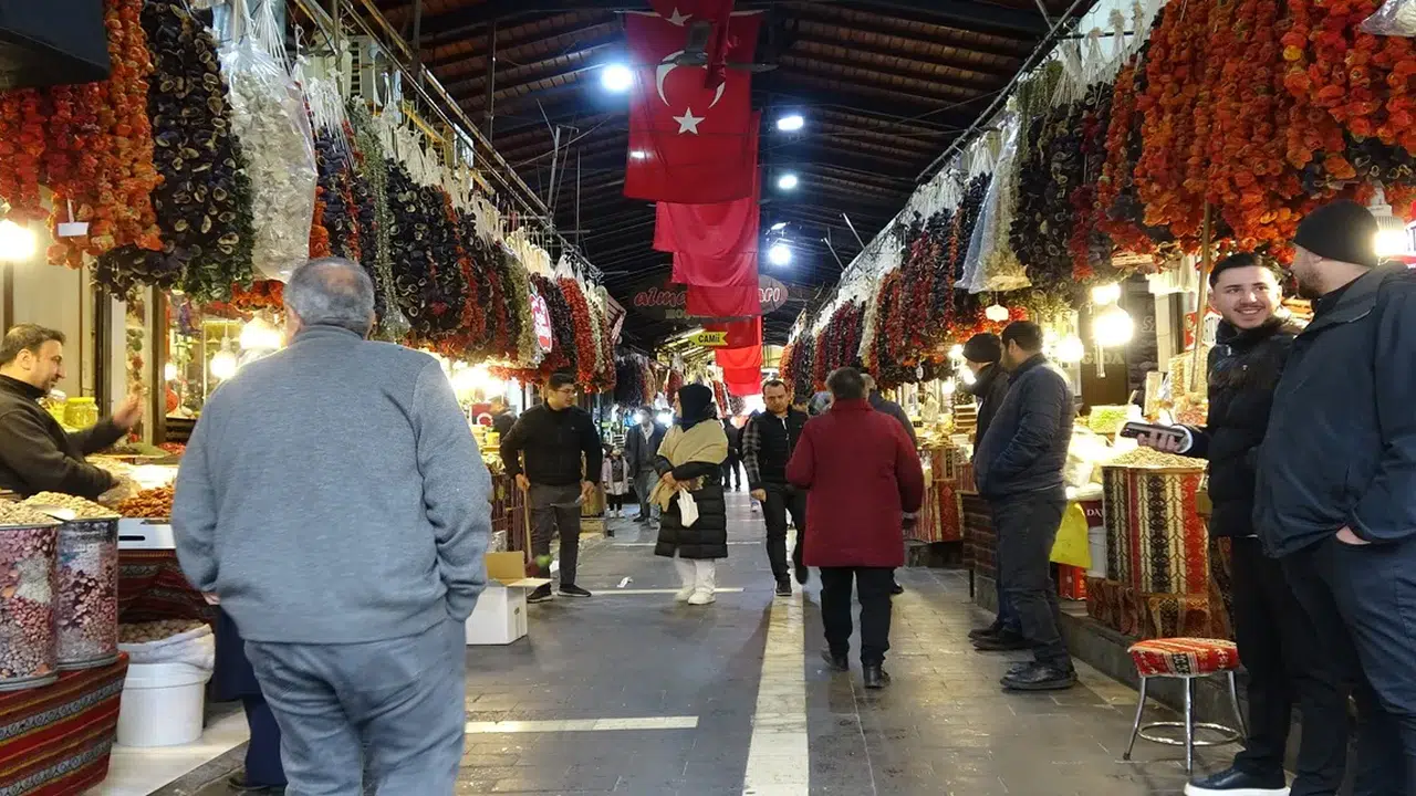 Yurt genelinde esnaf bayram hazırlığına başladı