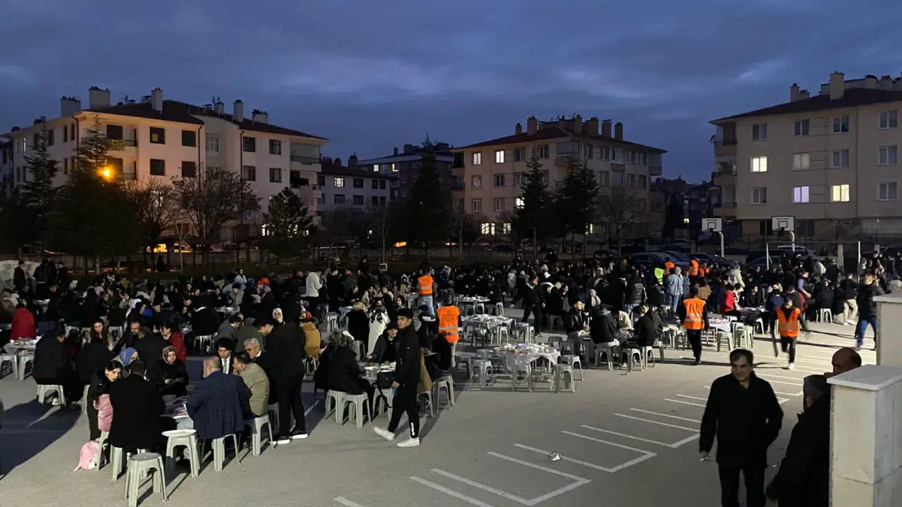 Mehmet Hanife Yapıcı Anadolu Lisesi’nde iftar geleneği sürüyor