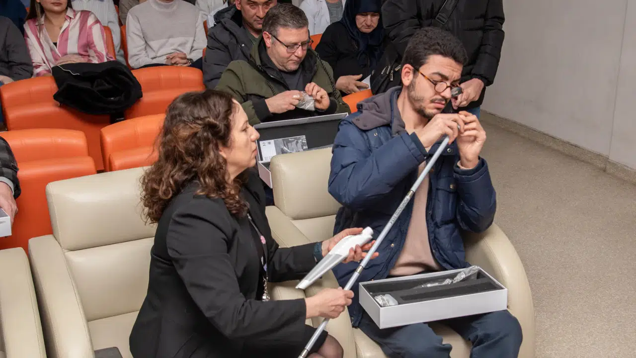 Selçuk Üniversitesinde akıllı baston eğitimi ve teslimi