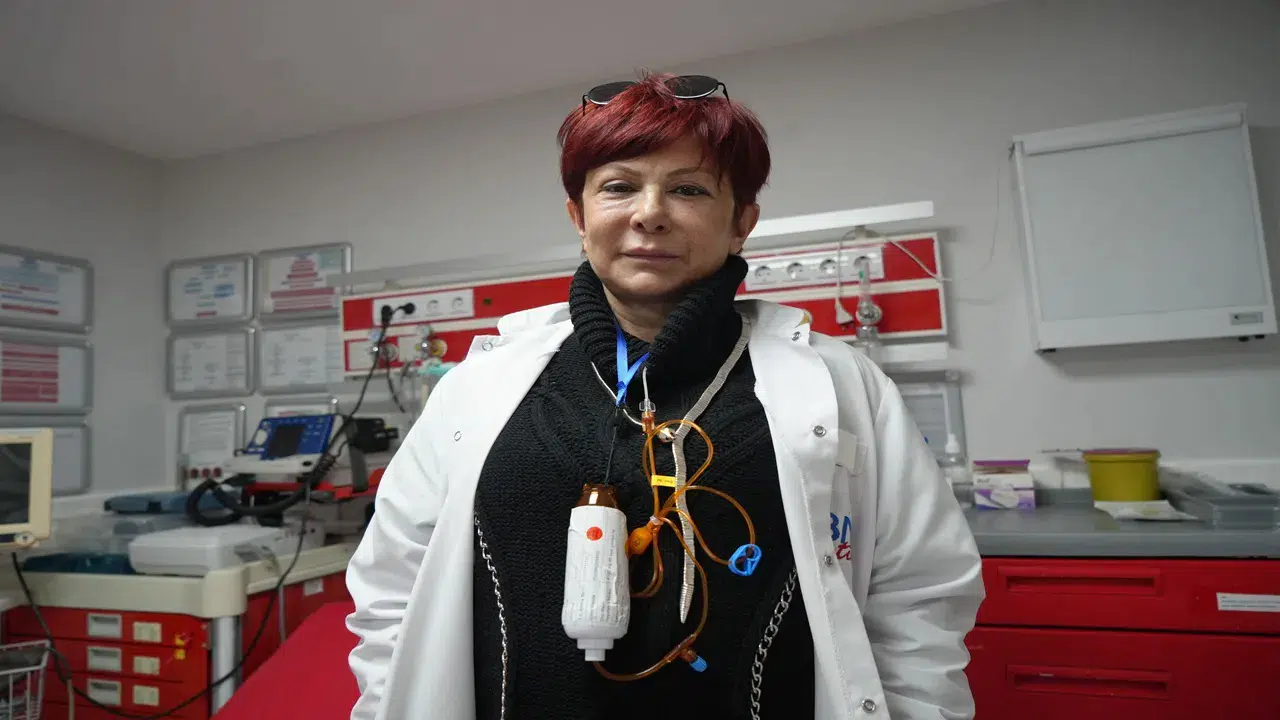 Boynunda kemoterapi, kalbinde meslek aşkı: İki farklı kanser ile mücadele eden hekim