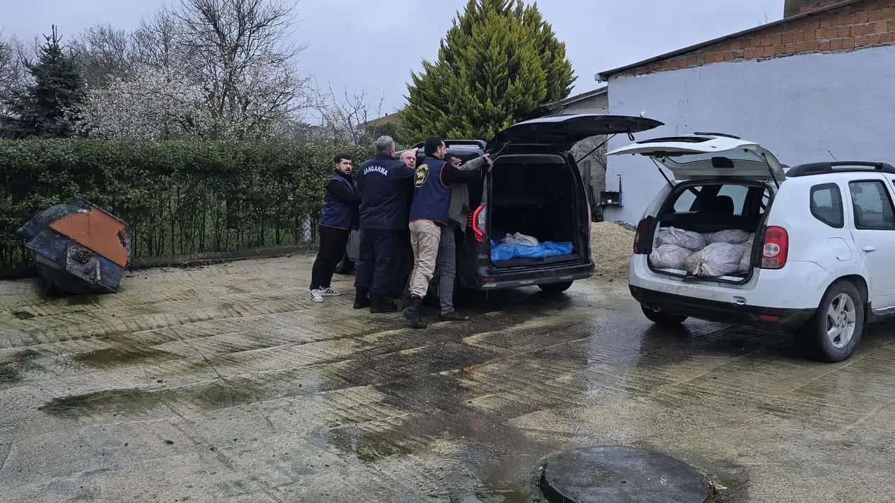 Vatandaşa yedireceklerdi: Satışa hazır 306 kilo at eti ele geçirildi