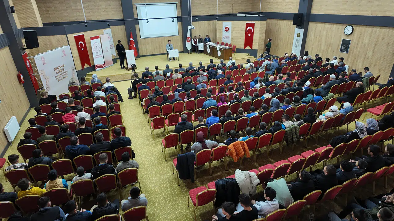 Ödül Konya'ya geliyor: Genç hafız yarışmada birinci oldu