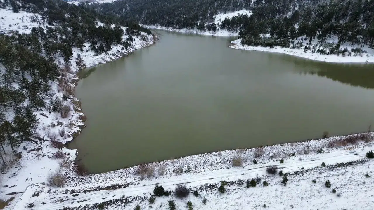 Konya'nın meşhur mahallesine sürpriz: Lapa lapa kar yağıyor