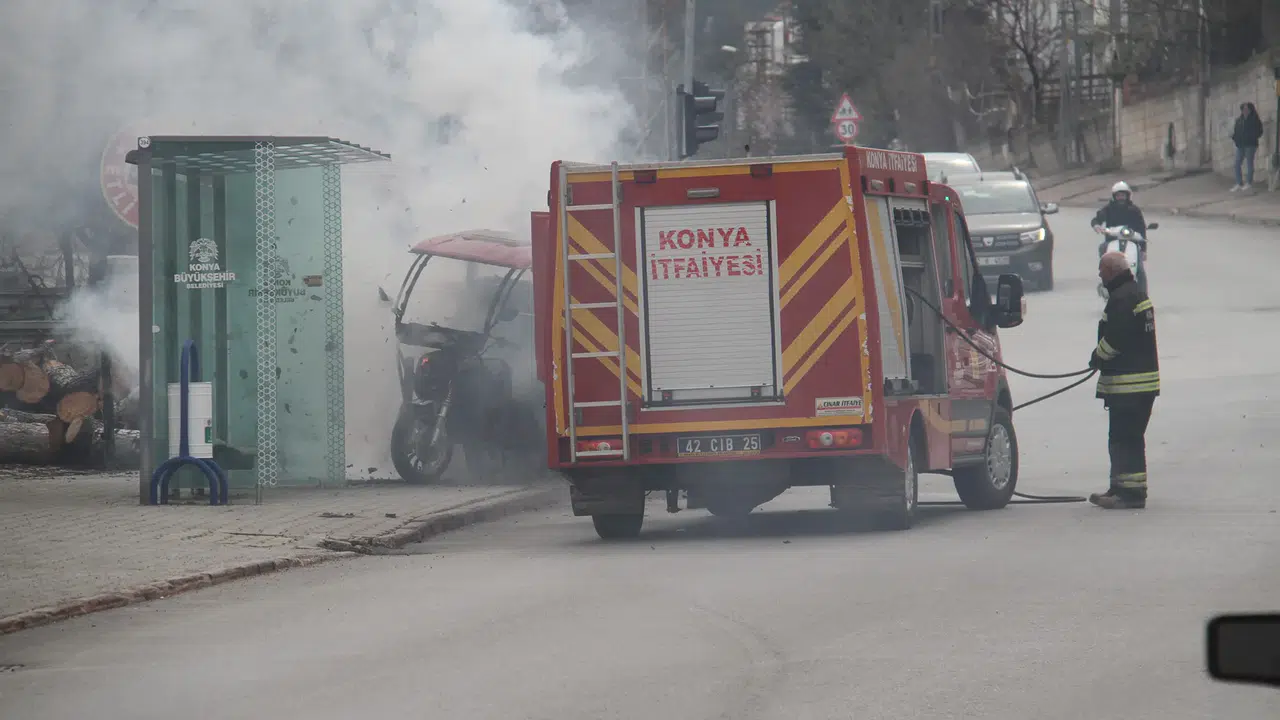 Konya'da elektrikli taşıt bomba gibi patladı: Sesler vatandaşı korkuttu
