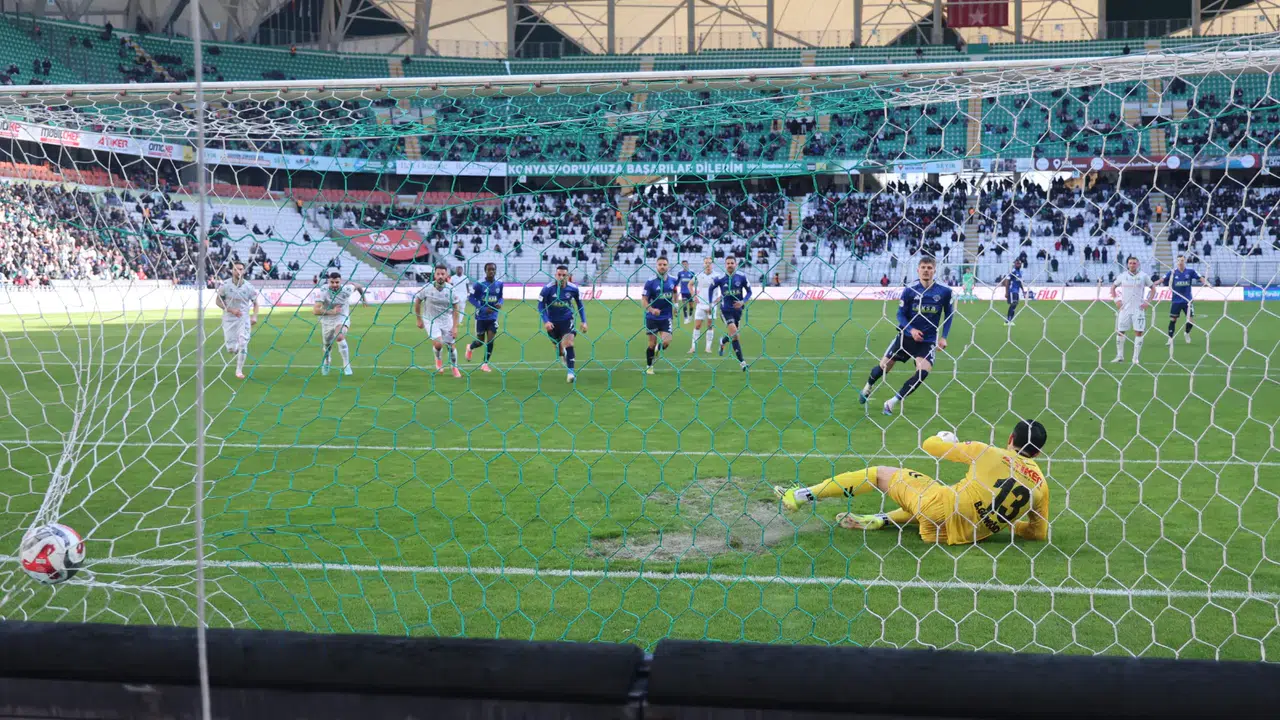 Konyaspor 1-1 eriyor: Konya'da hakeme büyük tepki VAR