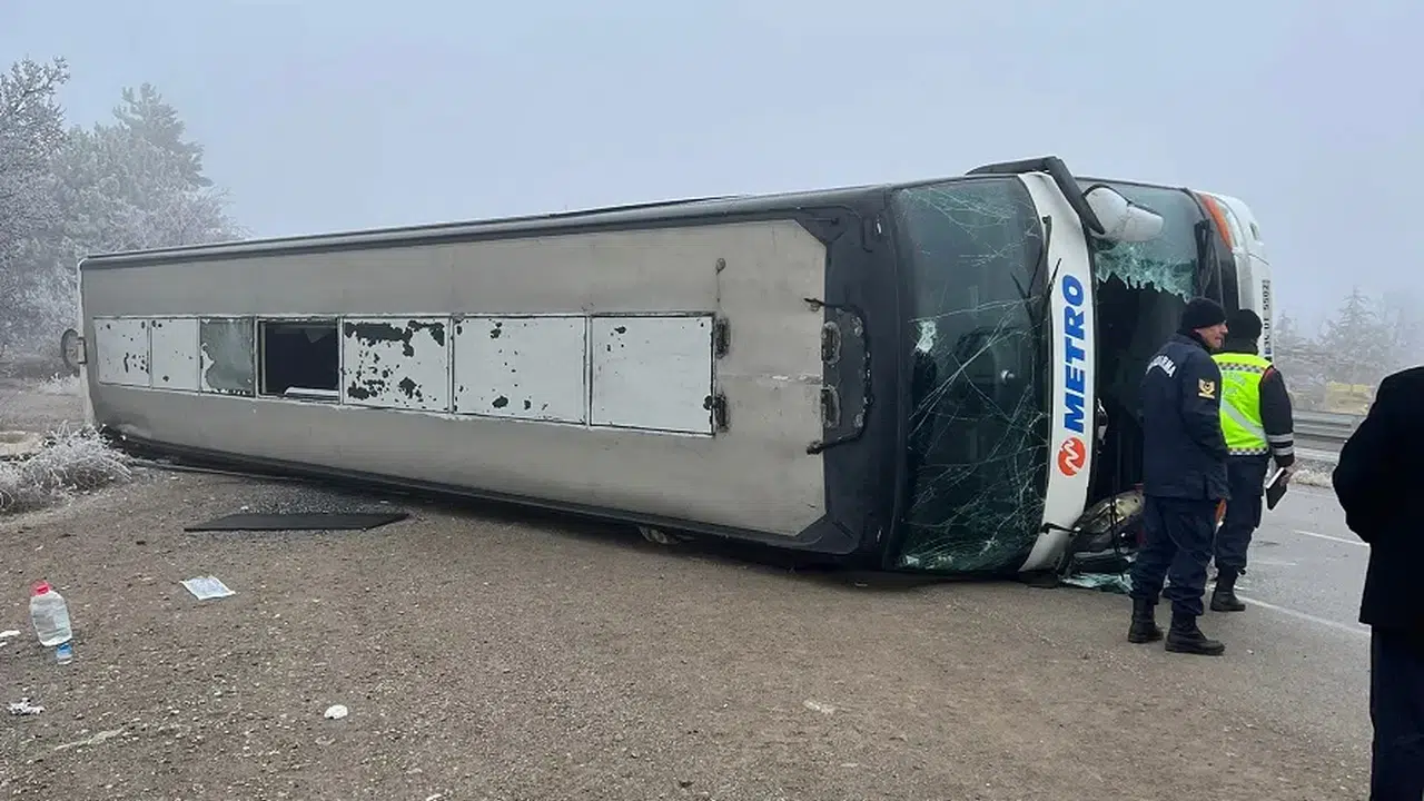 Konya'nın meşhur yolunda facia! Otobüs devrildi çok sayıda yaralı var