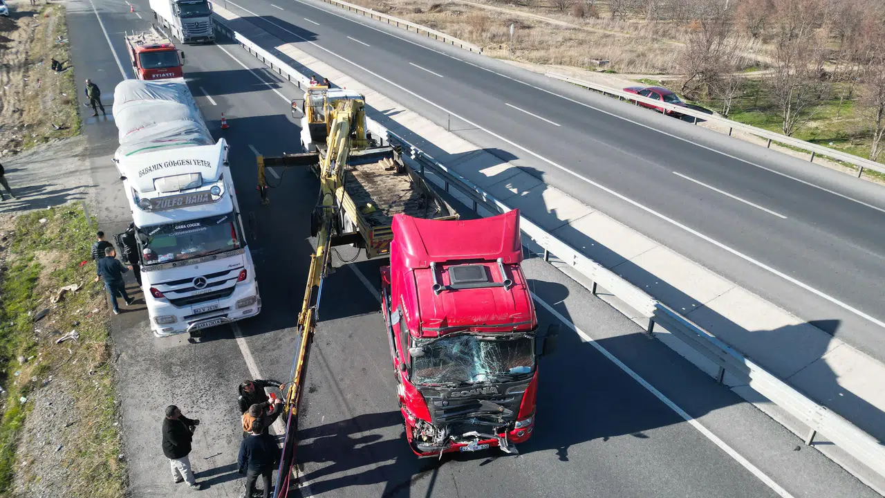 Konya firmasına ait minibüs kaza yaptı, çok sayıda yaralı var