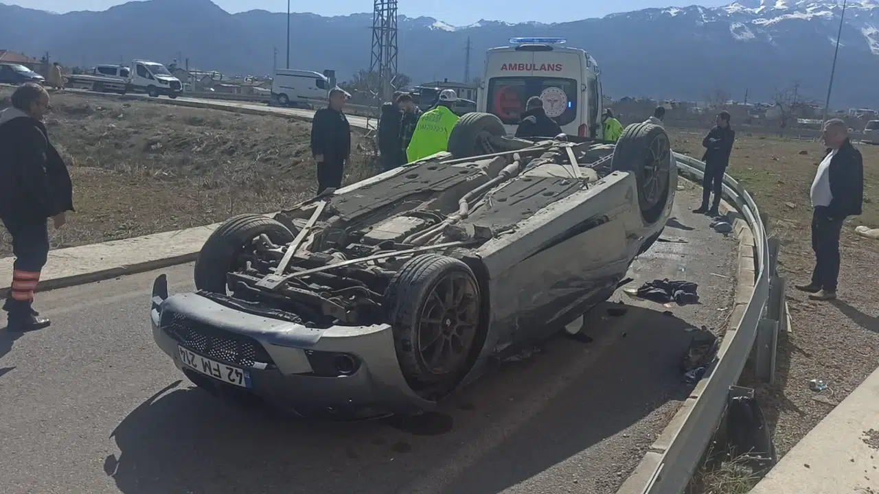 Konya’da kontrolden çıkan otomobil takla attı: 4 yaralı