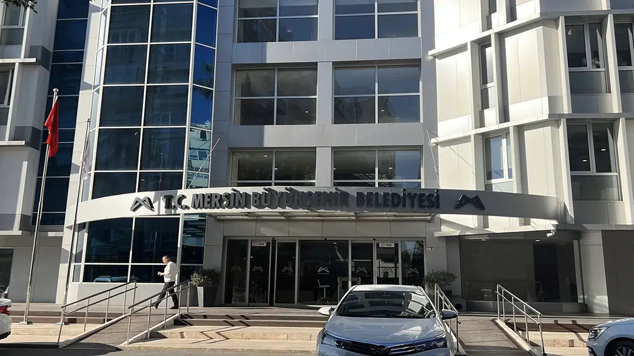 CHP'li Mersin Büyükşehir Belediyesi'ne operasyon: Gözaltılar var