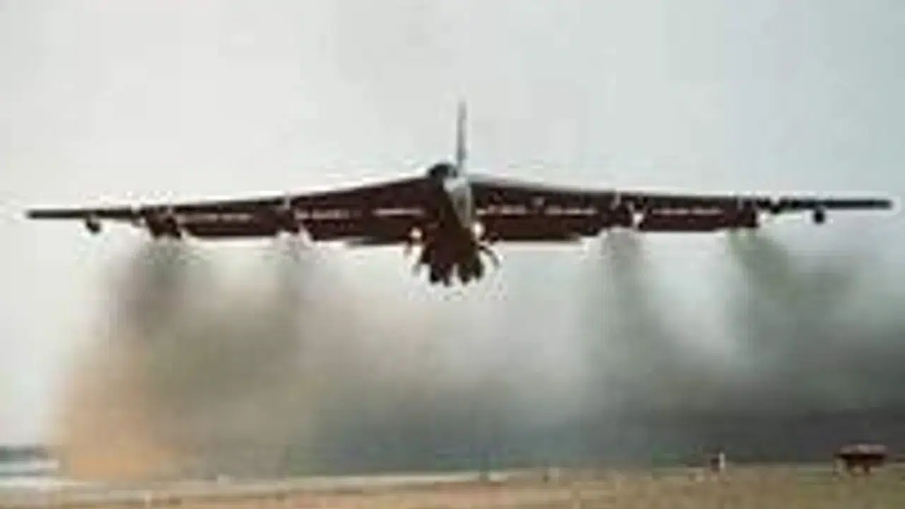 ABD'nin B-52 bombardıman uçakları İngiltere'de