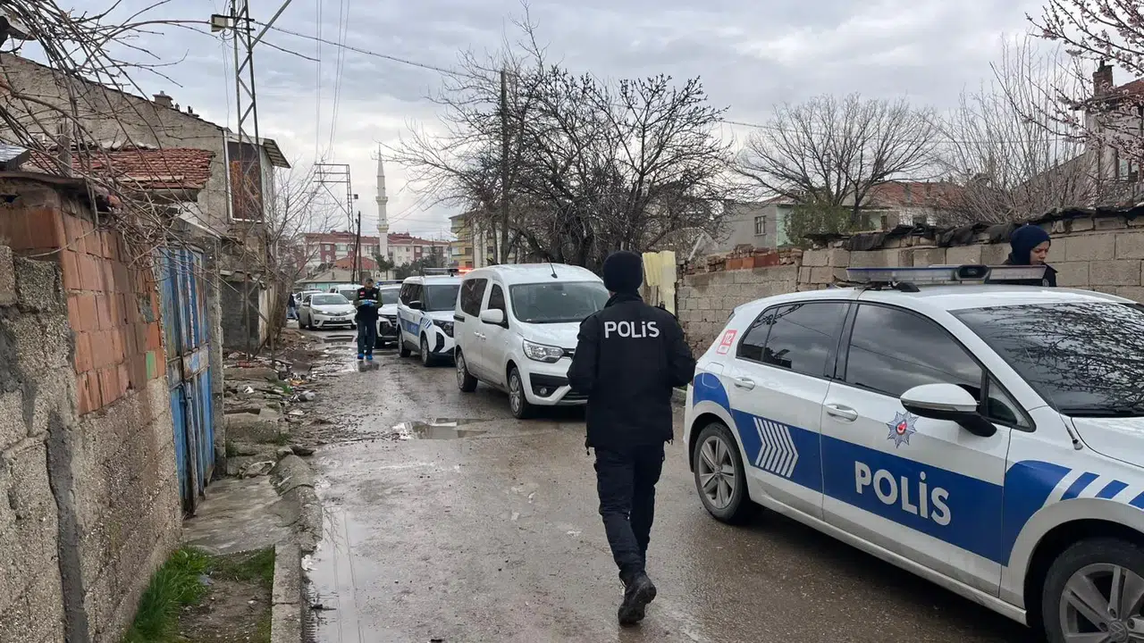 Konya'nın olaylı mahallesi yine karıştı: Kurşunlar havada uçuştu