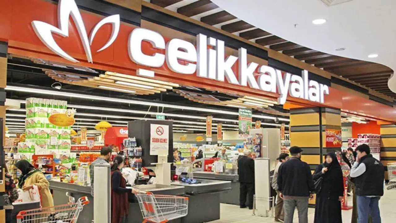 Konya'nın meşhur marketinde 1 alana 1 bedeva: Sil Süpür başladı