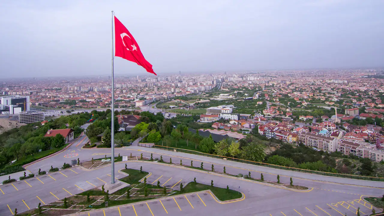 Konya bayramın gölgesi altına girdi: Ulaşım ve otoparklar ücretsiz