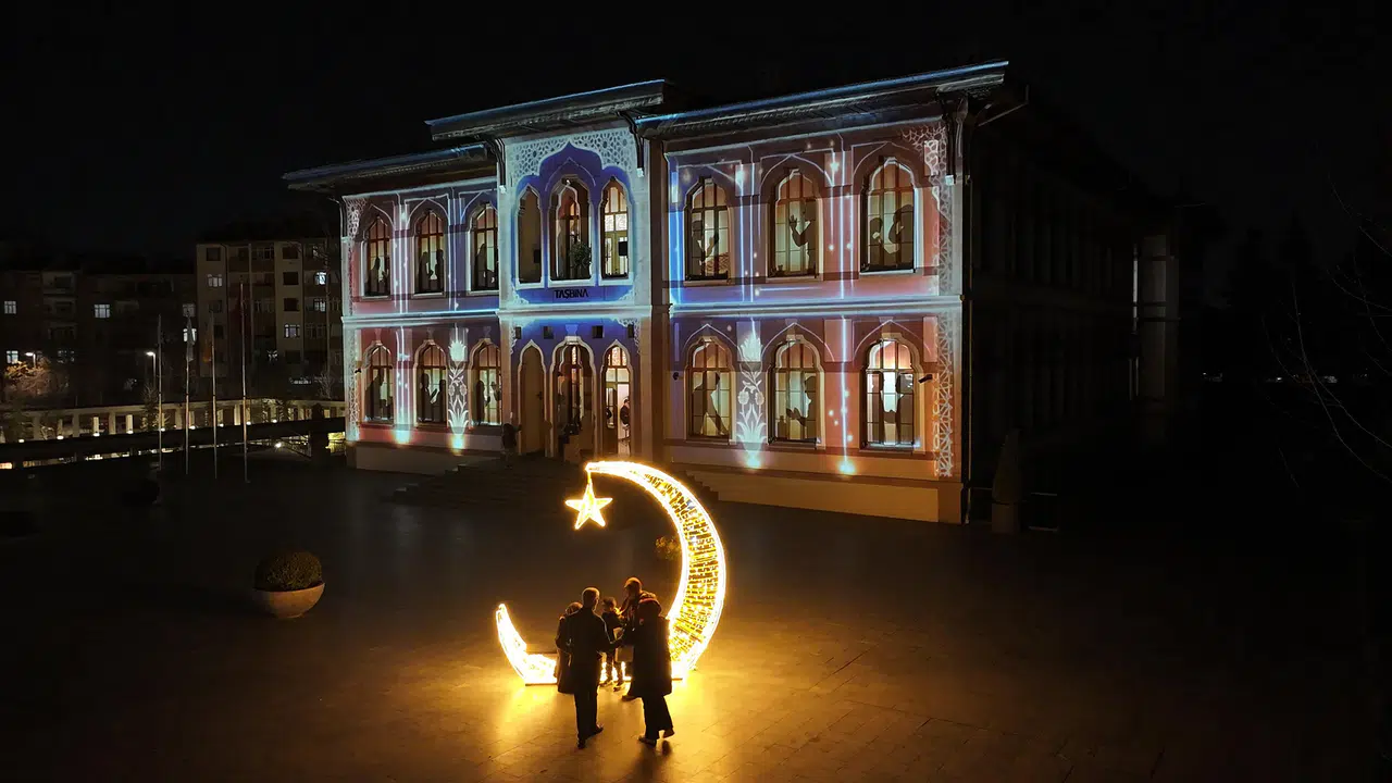 Konyalılar sırlarla dolu mekana akın etti: Kadir Gecesi ihya edildi