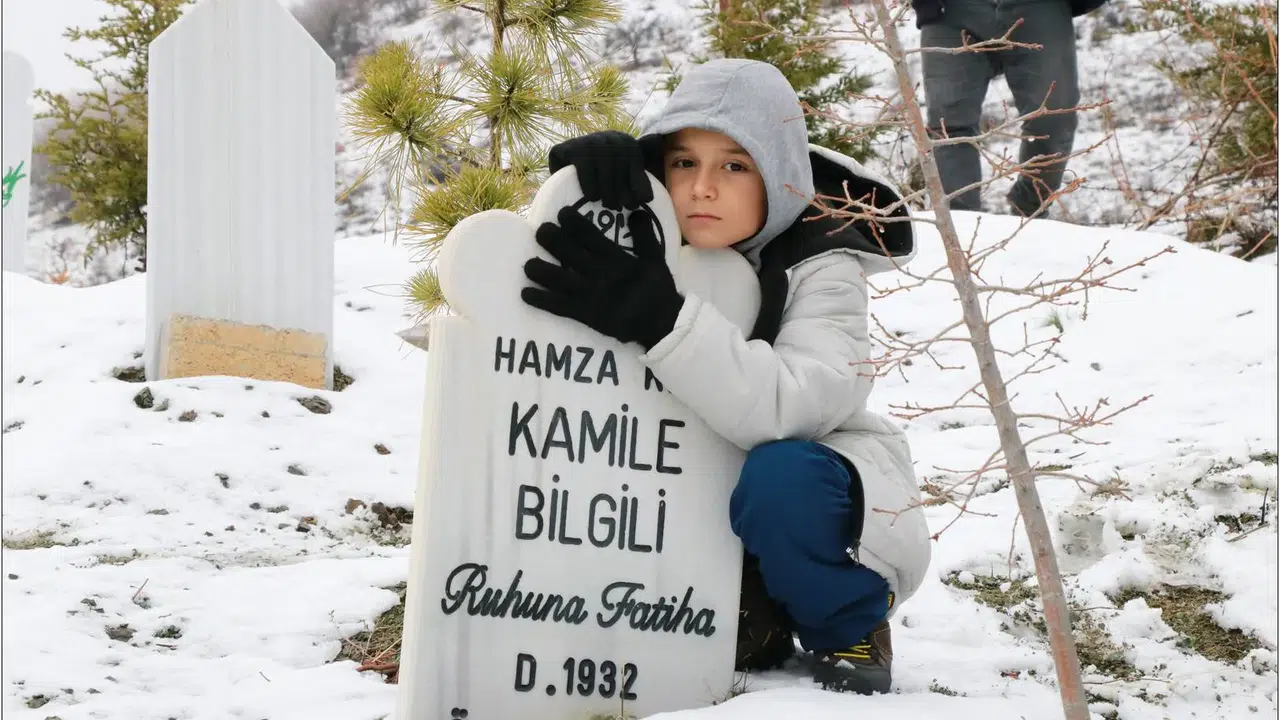 Konya'da gelenek bozulmadı: Kar altında vefa buluşması yaşandı