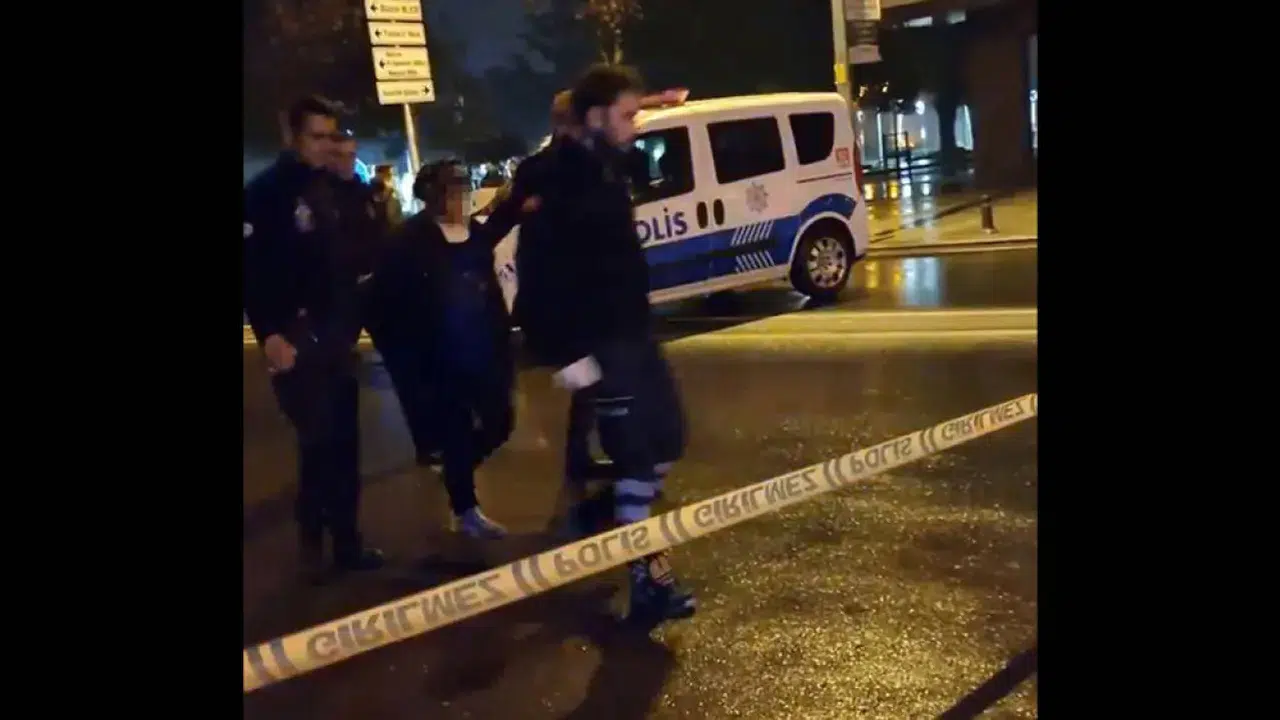 Pompalı tüfekle pijamayla kendisinden ayrılan adamın evini bastı