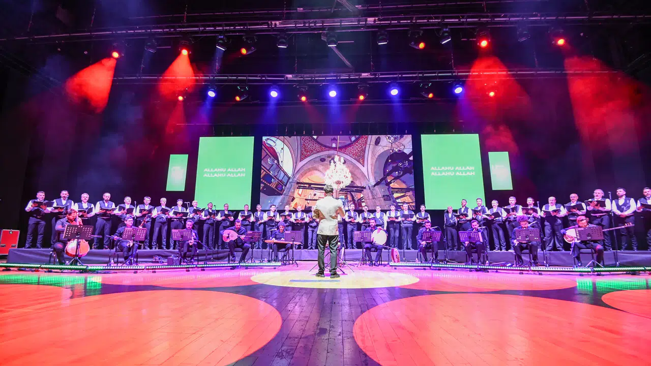 Konya'da binlerce kişi bu konserde buluştu: İlahiler gönüllere dokundu